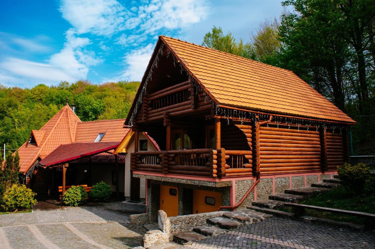 Toursit Complex Polyana Kvasova Hotel ภายนอก รูปภาพ
