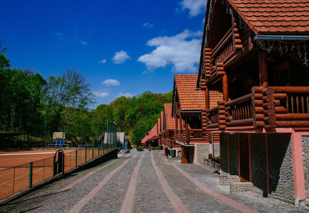 Toursit Complex Polyana Kvasova Hotel ภายนอก รูปภาพ